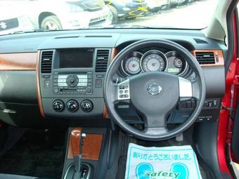 2004 Nissan Tiida Latio Pictures