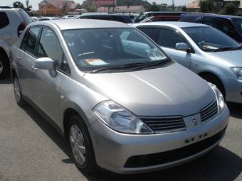 2004 Nissan Tiida Latio Photos