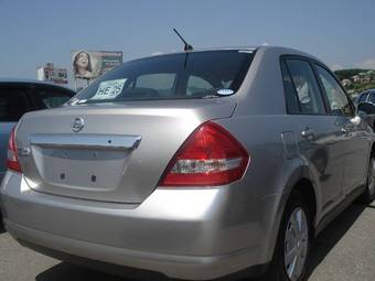 2004 Nissan Tiida Latio Photos