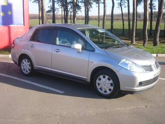 2004 Nissan Tiida Latio Photos