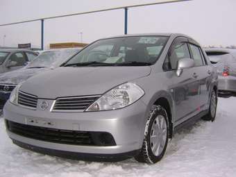 2005 Nissan Tiida Latio Images