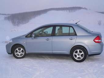 2005 Nissan Tiida Latio Photos