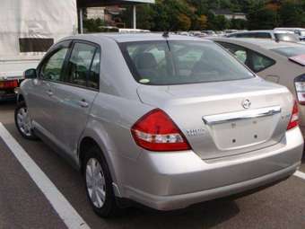 2005 Nissan Tiida Latio Photos
