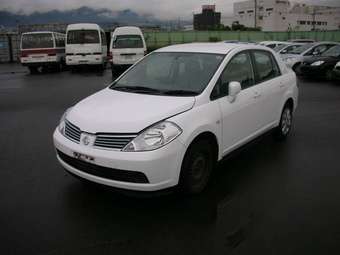 2005 Nissan Tiida Latio Images