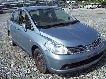 2005 Nissan Tiida Latio Photos