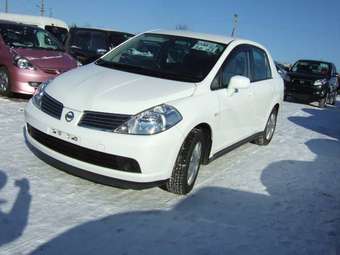 2005 Nissan Tiida Latio Photos