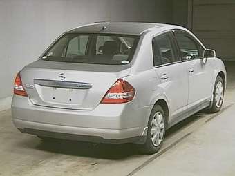 2005 Nissan Tiida Latio Images