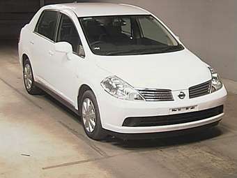 2005 Nissan Tiida Latio Photos