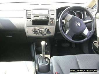 2005 Nissan Tiida Latio Photos