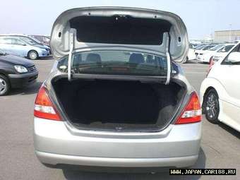 2005 Nissan Tiida Latio Images