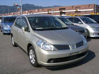 2005 Nissan Tiida Latio Images