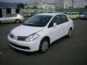 2005 Nissan Tiida Latio Wallpapers