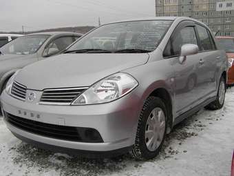 2005 Nissan Tiida Latio Images