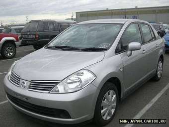 2005 Nissan Tiida Latio Pics
