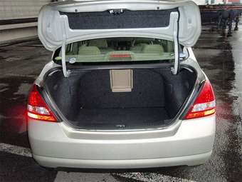 2005 Nissan Tiida Latio Photos