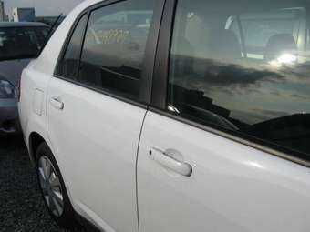 2005 Nissan Tiida Latio Photos
