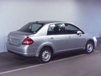 2005 Nissan Tiida Latio Wallpapers