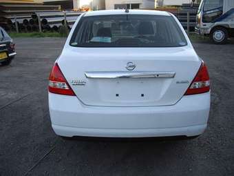 2005 Nissan Tiida Latio Photos
