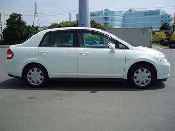 2005 Nissan Tiida Latio Wallpapers