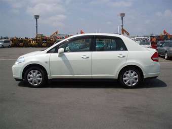 2005 Nissan Tiida Latio Pictures