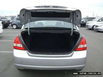 2005 Nissan Tiida Latio Images