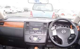2005 Nissan Tiida Latio Pictures