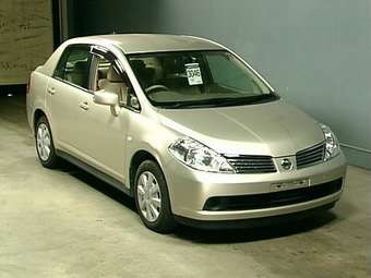 2005 Nissan Tiida Latio Wallpapers