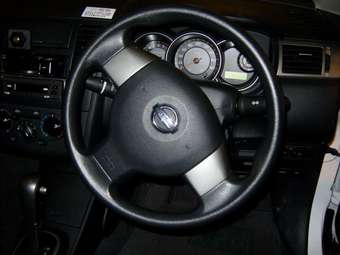 2005 Nissan Tiida Latio Photos