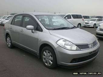 2005 Nissan Tiida Latio Images
