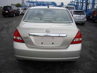 2005 Nissan Tiida Latio Images