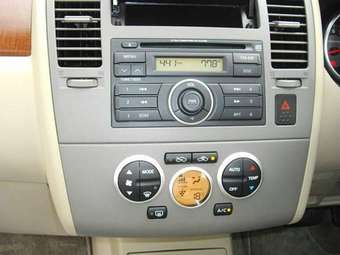 2005 Nissan Tiida Latio Pictures
