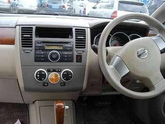 2005 Nissan Tiida Latio Pictures