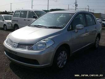 2005 Nissan Tiida Latio Images