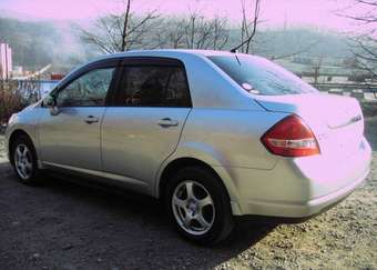 2005 Nissan Tiida Latio Photos