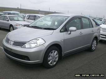 2005 Nissan Tiida Latio Photos