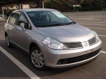 2005 Nissan Tiida Latio Wallpapers