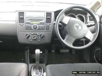2005 Nissan Tiida Latio Photos