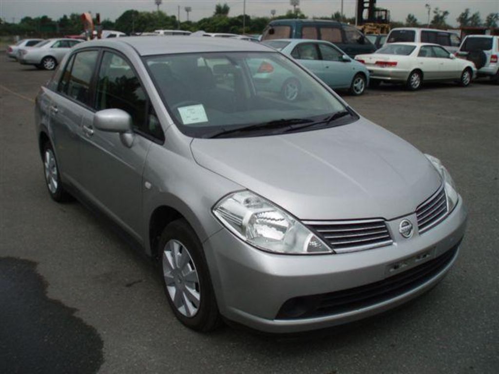 Nissan tiida 2005