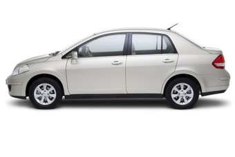 2005 Nissan Tiida Latio Photos