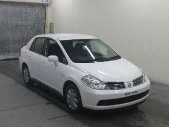 2005 Nissan Tiida Latio Photos