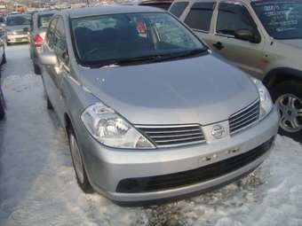 2005 Nissan Tiida Latio Images