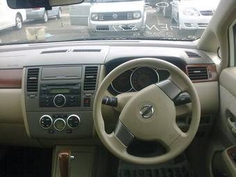 2005 Nissan Tiida Latio Photos