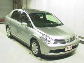 2005 Nissan Tiida Latio Pictures