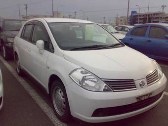 2005 Nissan Tiida Latio Pictures