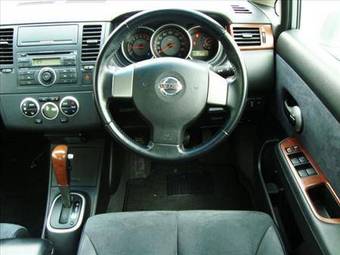 2005 Nissan Tiida Latio Pictures