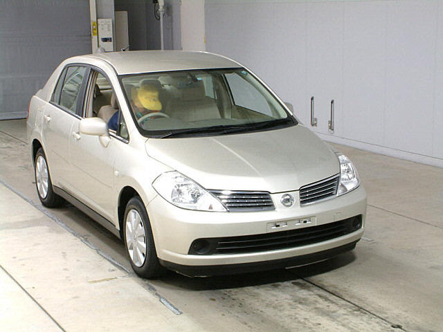 Nissan tiida 2005