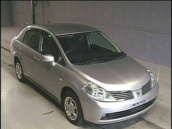 2005 Nissan Tiida Latio Photos