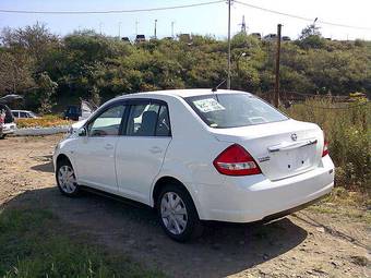 2005 Nissan Tiida Latio Pictures