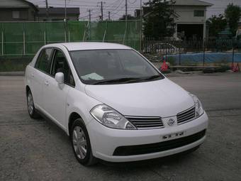 2005 Nissan Tiida Latio Photos