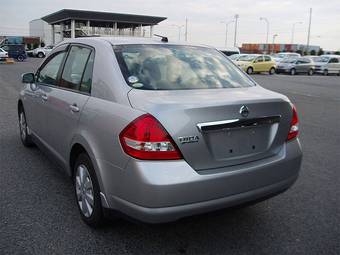 2005 Nissan Tiida Latio Photos